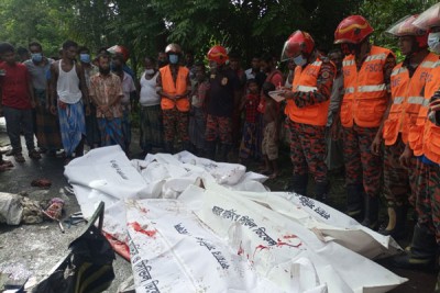 বাগেরহাটে ইজিবাইক-ট্রাকের সংঘর্ষে নিহত ৬ বাগেরহাটে ইজিবাইক-ট্রাকের সংঘর্ষে নিহত ৬